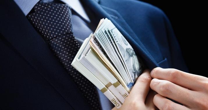 “Türmədə olan oğlunu azad etdirəcəyəm” deyərək atadan dələduzluq yolu ilə pul alan şəxs saxlanılıb