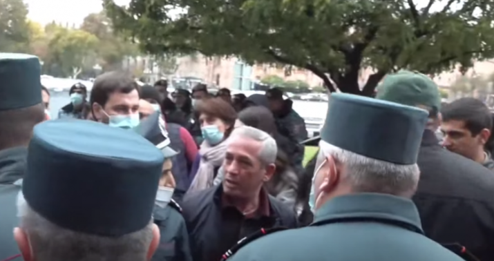 İrəvanda ara qarışdı: