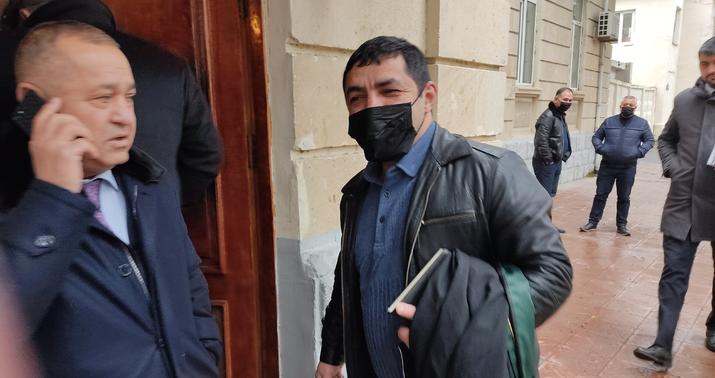 “Rəisə kabinetində 21 min dollarlıq qızıl saat hədiyyə etdim” –