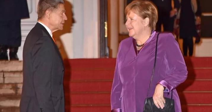 Merkelin hakimiyyəti dövründə gündəmdə olmayan əri: