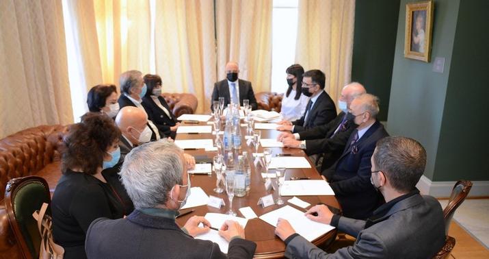 Mədəniyyət naziri abidələr üzrə ekspertlərlə gələcək planları müzakirə etdi -