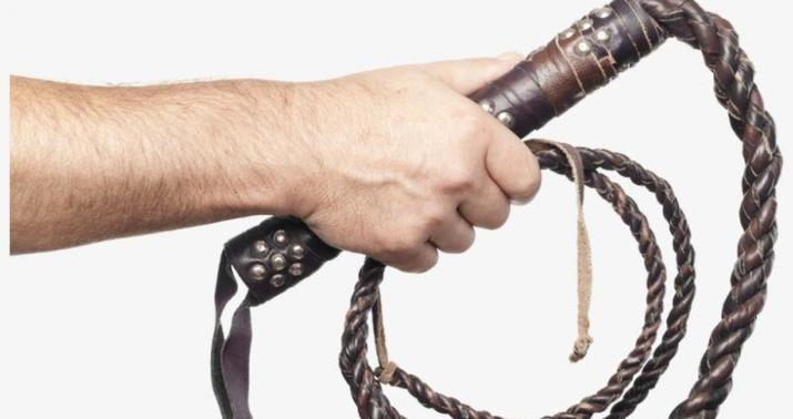 Gədəbəy sakini qardaşı arvadını qamçı ilə döydü –