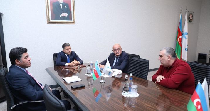 "Azəriqaz"ın baş direktoru Vətən müharibəsi iştirakçısı ilə görüşdü