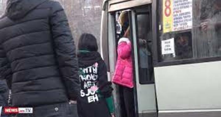 İrəvanda aksiya: minlərlə insan dayanacaqlarda qaldı -