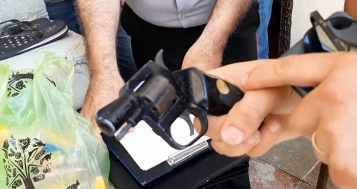 Sabirabadda silahlı şəxs tutuldu