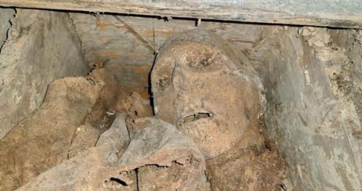 330 il əvvəl ölən məşhur insanın məzarı qazıldı –