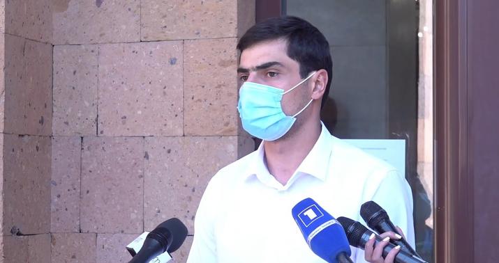 Ermənistanın müdafiə naziri jurnalistlərin suallarını cavablandırmadı -