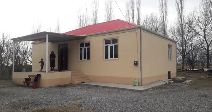 Dövlət Komitəsi məcburi köçkünün mənzilini təmir etdi