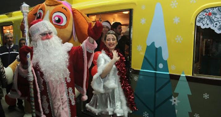 Metronun Yeni il qatarı bu gündən Şaxta baba və Qar qız sorağı ilə xətdə olacaq
