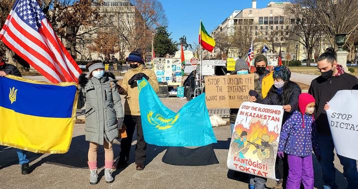 Ağ Evin önündə aksiya: “Putin, Qazaxıstandan çıx” -