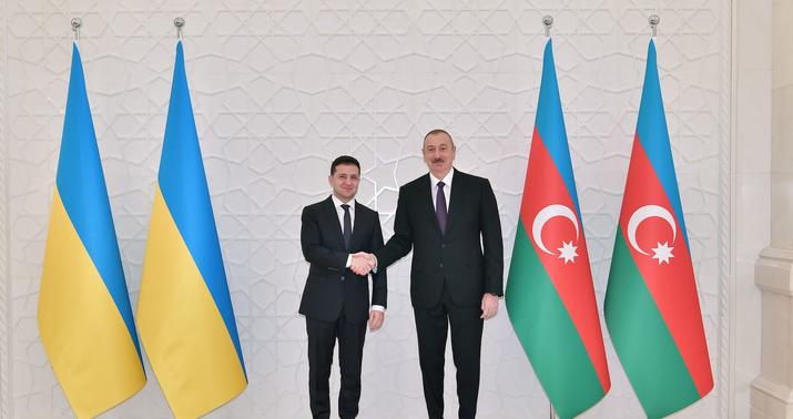 Zelenski İlham Əliyevə zəng etdi