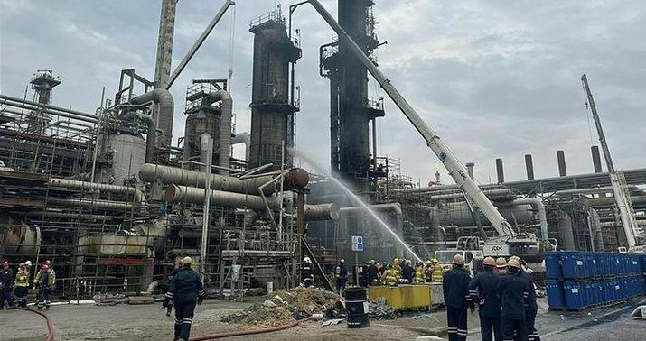 Bu ölkədə neft emalı zavodunda yanğın baş verdi -