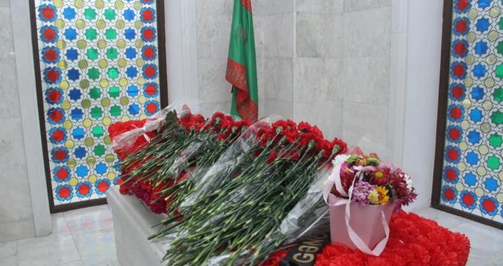 “Cavad xan” tamaşası təqdim olundu -