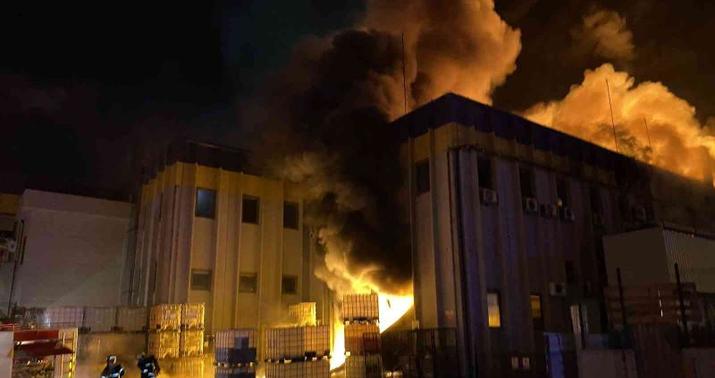 Türkiyədə fabrikdə güclü yanğın