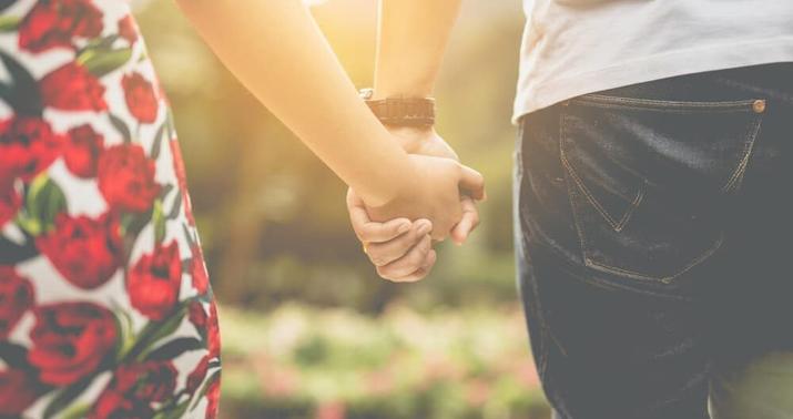 Sumqayıtda hicablı qadınla söhbət edən oğlana hücum oldu: "Əlində pul..." –