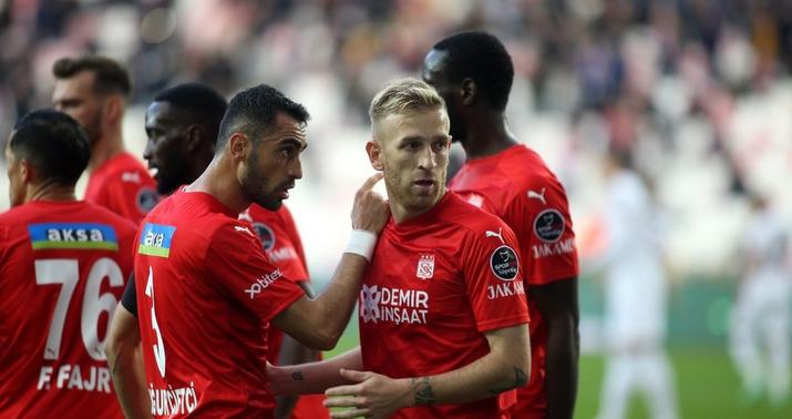 "Qarabağ"ın sabiq futbolçusu baxımlı qolla Superliqanın tarixinə düşdü -