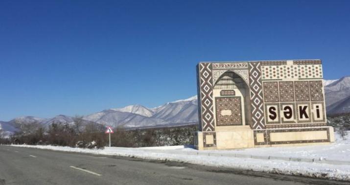 Şəkidə dövlət binasını yandırmaq istəyən şəxs tutuldu