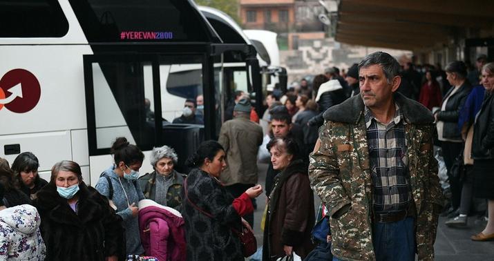 Ermənistan boşalır -
