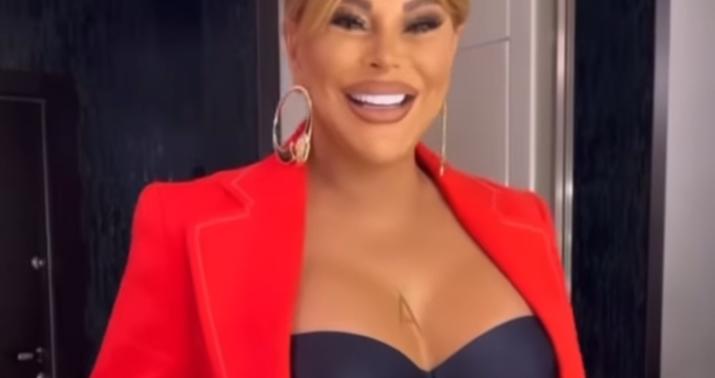 Aygün Kazımova Hacı Nuranın ad günündə bu geyimlə... -