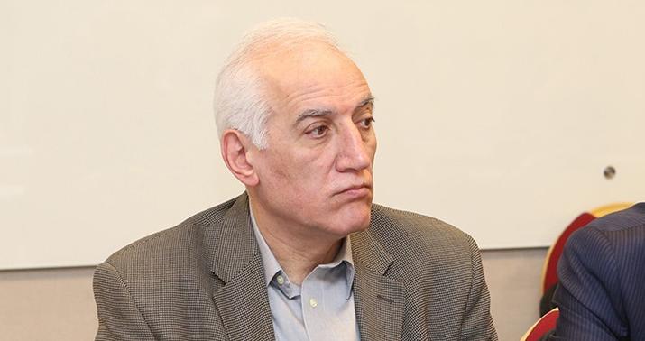 Ermənistan müxalifəti geri çəkildi -