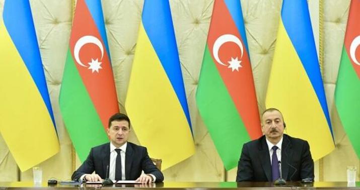 İlham Əliyev Zelenskini təbrik etdi