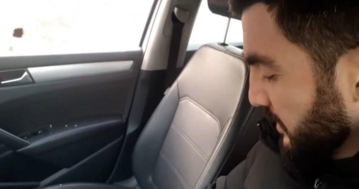 Jurnalistin maşınının şüşəsini sındırıb oğurluq etdilər –