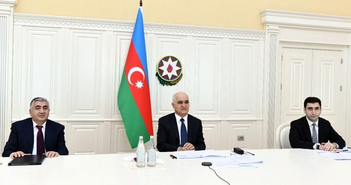 Mustafayev Overçukla danışdı -