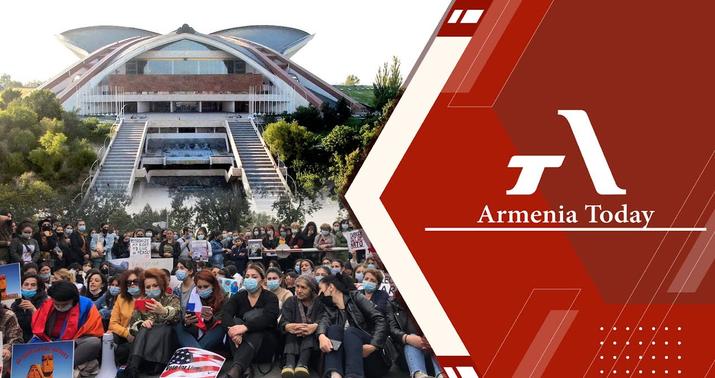 İrəvanda Azərbaycanlı deputatların olduğu binanın önündə aksiya -