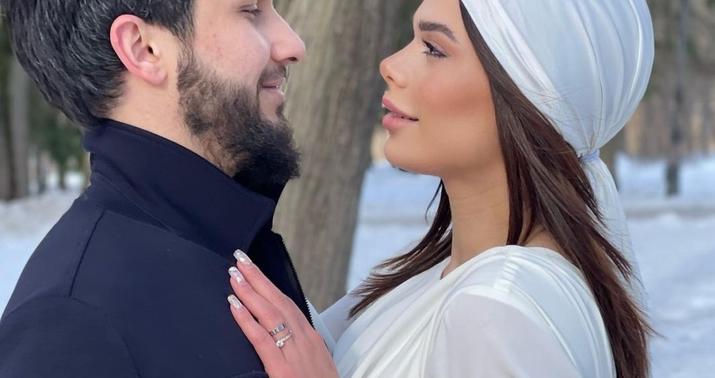 Aysun İsmayılova kəbin kəsdirdi-