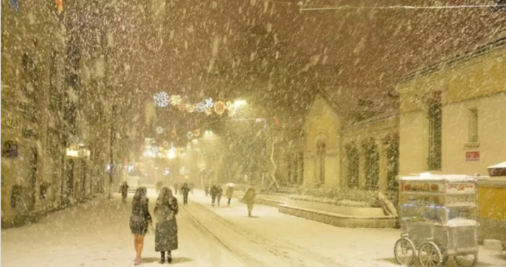 İstanbulda küçəyə çıxmaq yasaqlandı -