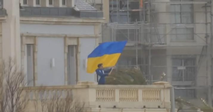 Gizlincə Putinin qızının villasına girdi, Ukrayna bayrağını... -