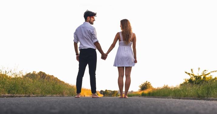 Ərinin məhkəməsinə sevgilisi ilə getdi: "Hamının gözü qarşısında..." –