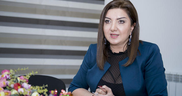 Nazilə onu kor-kobud adlandıran rəqqasəyə cavab verdi -