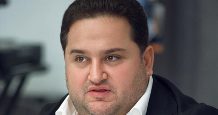 Murad Dadaşov müğənnini "Xəzər"ə aparıcı gətirdi