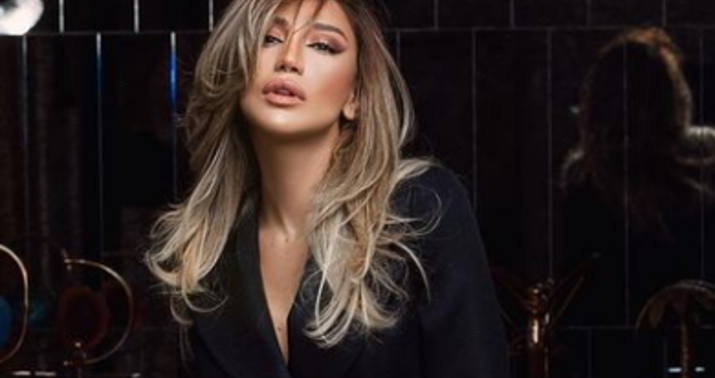 Röya şəhidin sevdiyinə yazdığı şeirə mahnı oxudu -