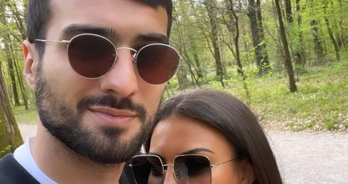 Mahir Emreli gənc xanımla birlikdə... -