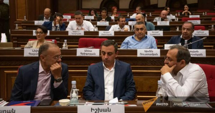 Erməni deputatlar Qarabağa buraxılmadı -