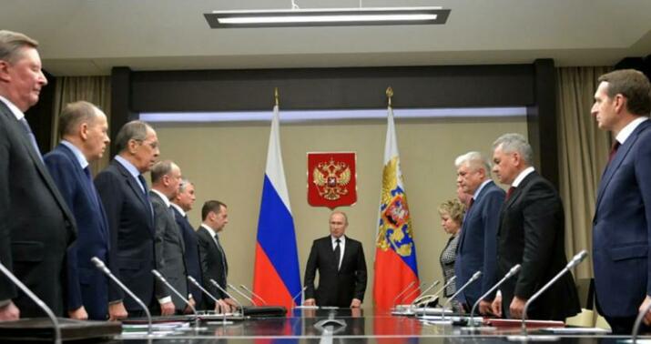 Putin Təhlükəsizlik Şurasını topladı
