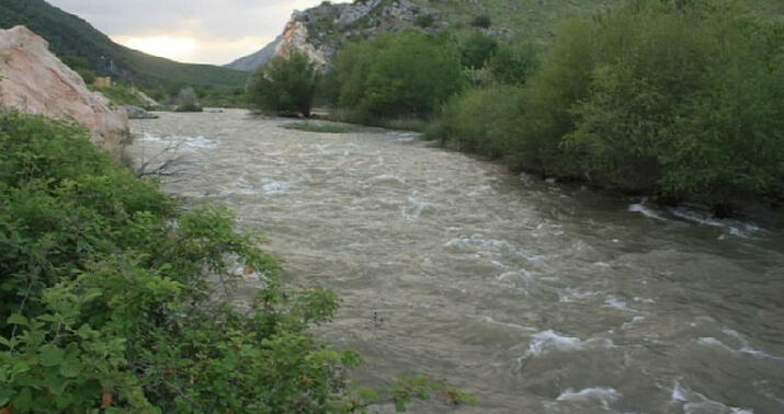 Ermənistan Oxçuçayı çirkləndirməkdə davam edir