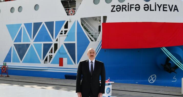 Prezident “Zərifə Əliyeva” gəmi-bərəsinin istismara verilməsi mərasimində -