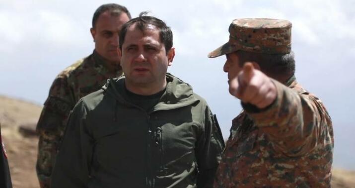 Erməni müdafiə naziri Azərbaycanla sərhəddə: “Döyüş növbəsi...” -