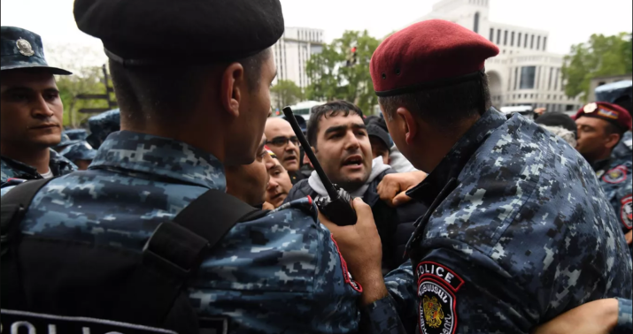 İrəvanda müxalif fəalların həbsi başladı -