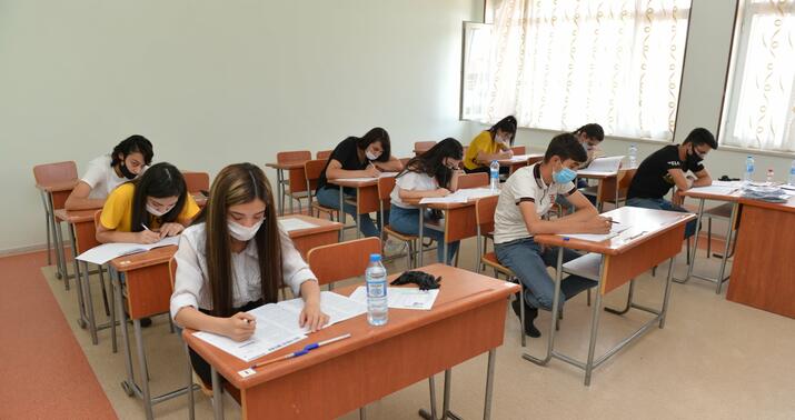 Ali məktəblərə qəbulun keçid balları enə bilər