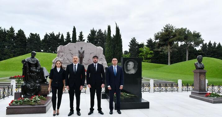 Prezident  ulu öndər Heydər Əliyevin məzarını ziyarət etdi -