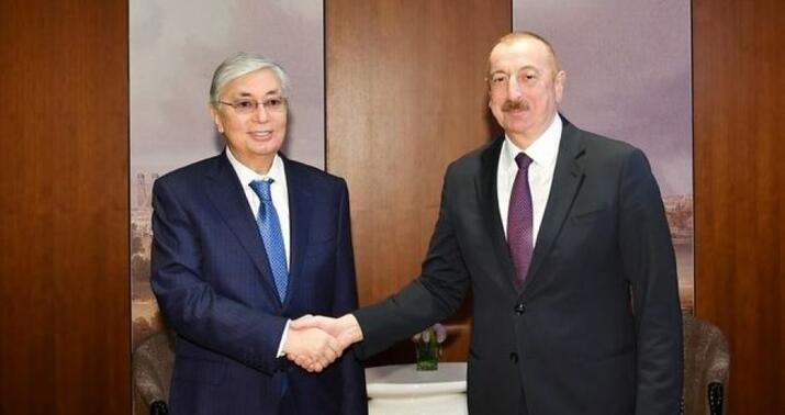 İlham Əliyev Tokayevi Azərbaycana dəvət etdi