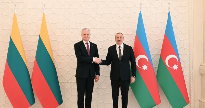 Prezidentlər mətbuata bəyanatlarla çıxış etdilər