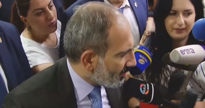 İrəvanda gərginlik pik həddə -