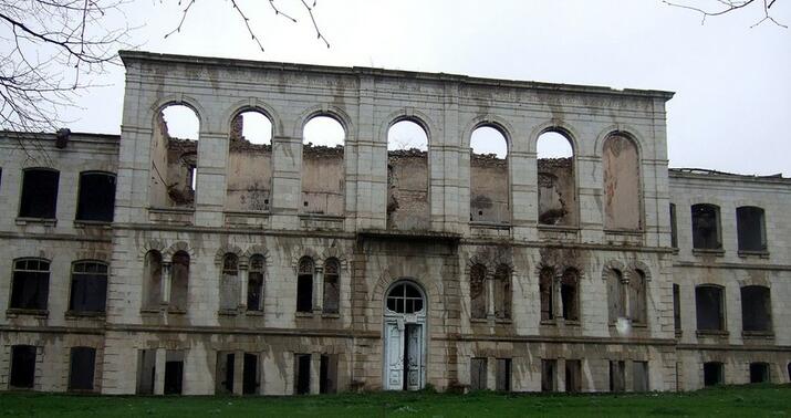 Prezident Şuşa Real Məktəbi ilə bağlı sərəncam imzaladı