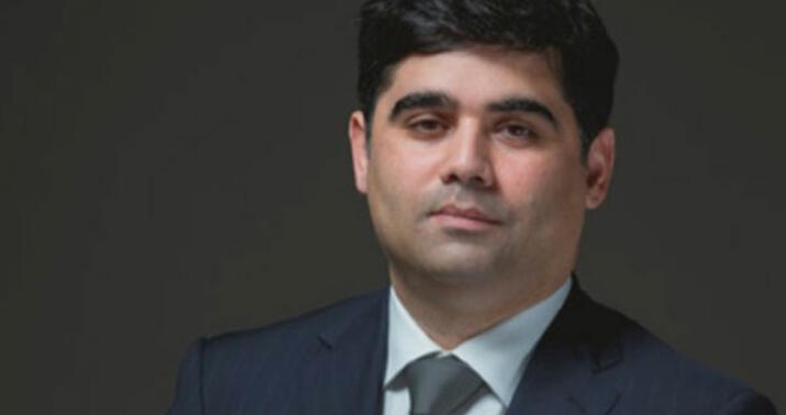 Azərbaycanın keçmiş səfiri məhkəmədə necə üzə durub? -