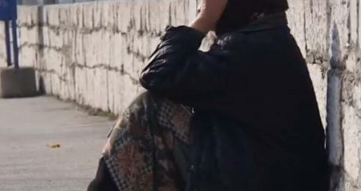 Taksi sürücüsü dilənçi qadından heyf çıxmaq üçün... -